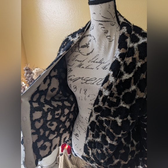 LE LIS BLANC  Chunky Animal Print Cardigan Sweater Coat Size Large - Picture 9 of 16